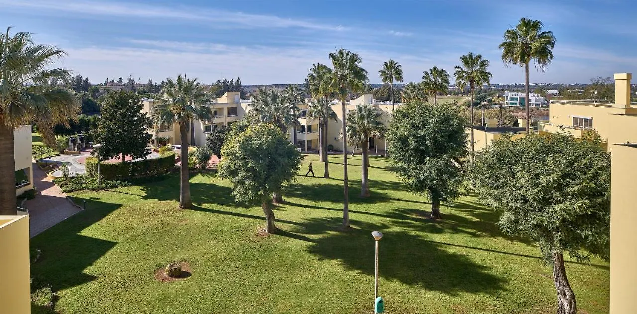 Parque Mourabel, Oasis Village & Pe Do Lago Vilamoura 3*,