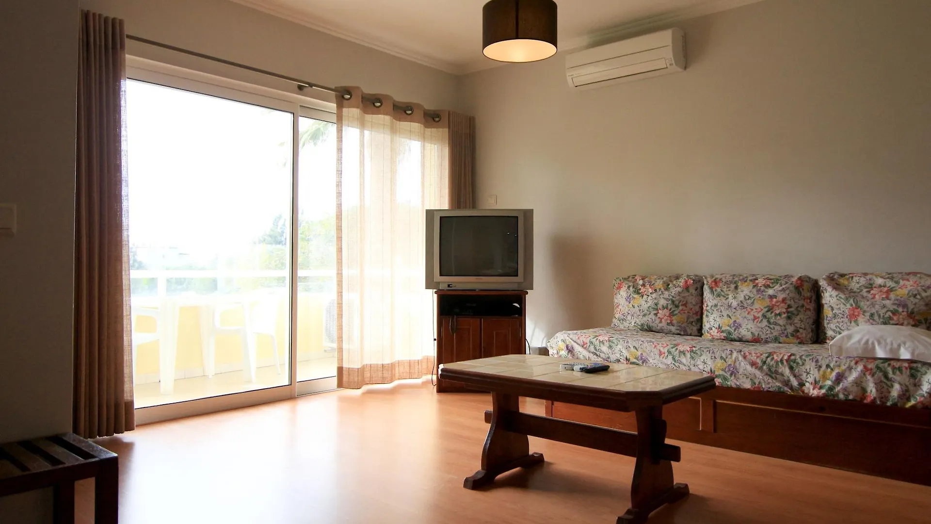 Parque Mourabel, Oasis Village & Pe Do Lago Vilamoura 3*,